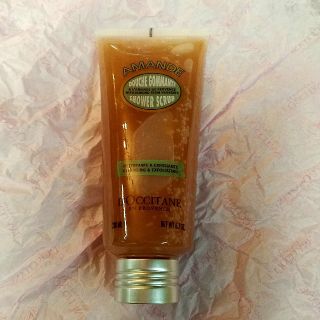 ロクシタン(L'OCCITANE)のL'OCCITANE　アマンドシェイプシャワースクラブ(ボディスクラブ)