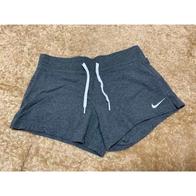 NIKE(ナイキ)のNIKE ショートパンツ レディースのパンツ(ショートパンツ)の商品写真