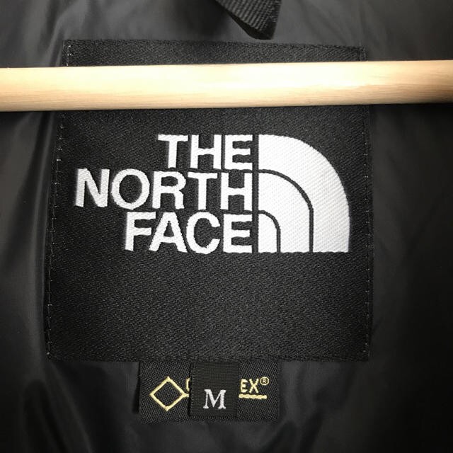 THE NORTH FACE(ザノースフェイス)のMサイズ マウンテンダウンジャケット ビーチグリーン ノースフェイス メンズのジャケット/アウター(ダウンジャケット)の商品写真