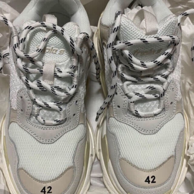 Balenciaga(バレンシアガ)のBALENCIAGA triple S White 42  メンズの靴/シューズ(スニーカー)の商品写真