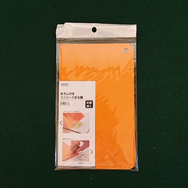 ニトリ(ニトリ)のおろし付きミニシートまな板 インテリア/住まい/日用品のキッチン/食器(調理道具/製菓道具)の商品写真