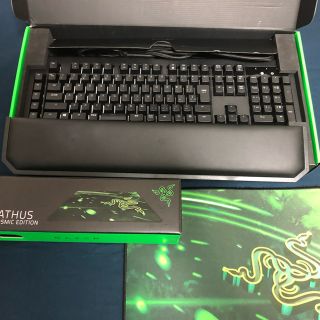 レイザー(LAZER)のRazer BIACKWIDOW CHROMA V2とマウスパッドセット最安値(PC周辺機器)