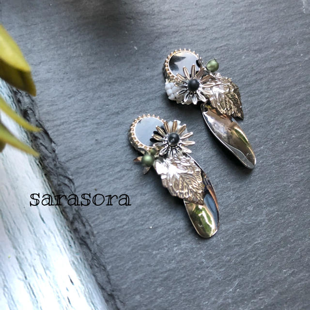 403 silver  flower× leaf earrings ハンドメイドのアクセサリー(ピアス)の商品写真