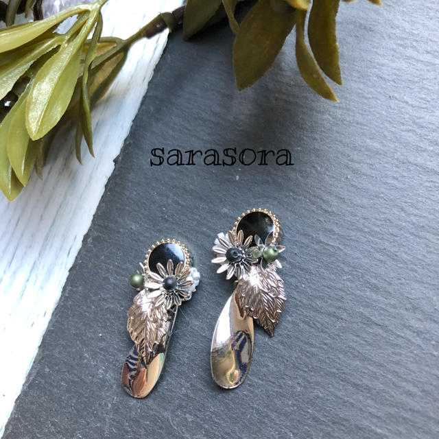 403 silver  flower× leaf earrings ハンドメイドのアクセサリー(ピアス)の商品写真