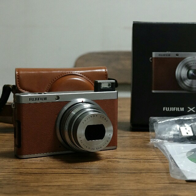 富士フイルム(フジフイルム)のFUJIFILM XF1  スマホ/家電/カメラのカメラ(コンパクトデジタルカメラ)の商品写真