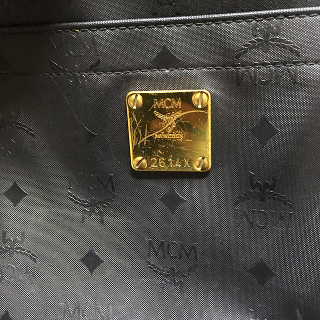 MCM(エムシーエム)のMCM ショルダーバッグ ブラック ドイツ生産  レディースのバッグ(ショルダーバッグ)の商品写真