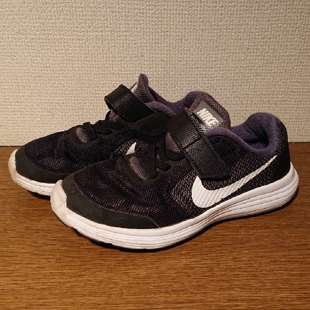 NIKE(ナイキ)のNIKE ナイキ スニーカー 18cm キッズ/ベビー/マタニティのキッズ靴/シューズ(15cm~)(スニーカー)の商品写真