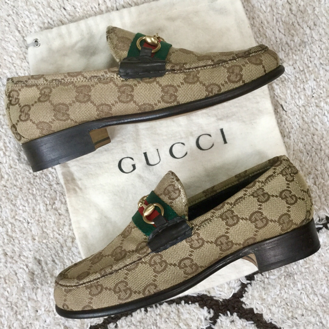 Gucci(グッチ)の極美品!グッチ シェリーライン GGモノグラム ホースビット 21.5㎝ レディースの靴/シューズ(ローファー/革靴)の商品写真