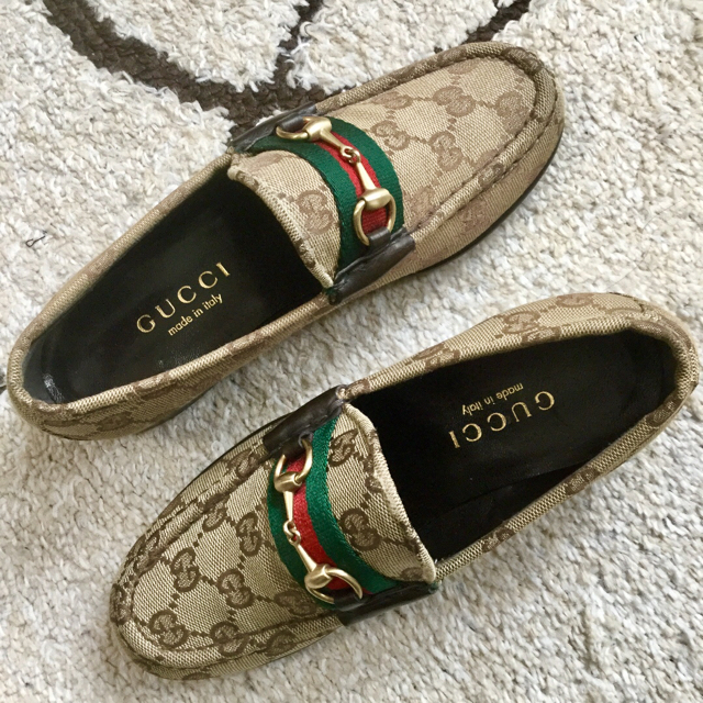 Gucci(グッチ)の極美品!グッチ シェリーライン GGモノグラム ホースビット 21.5㎝ レディースの靴/シューズ(ローファー/革靴)の商品写真