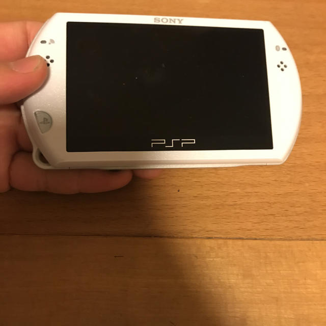 PSP go エンタメ/ホビーのゲームソフト/ゲーム機本体(携帯用ゲーム機本体)の商品写真