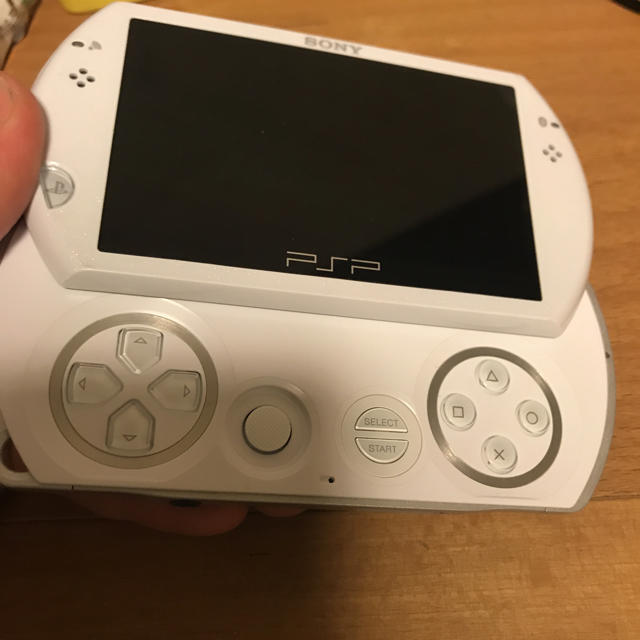 PSP go エンタメ/ホビーのゲームソフト/ゲーム機本体(携帯用ゲーム機本体)の商品写真