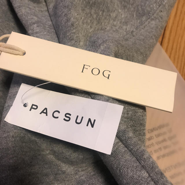 FEAR OF GOD(フィアオブゴッド)のEssentials Graphic Pullover Hoodie(XL) メンズのトップス(パーカー)の商品写真