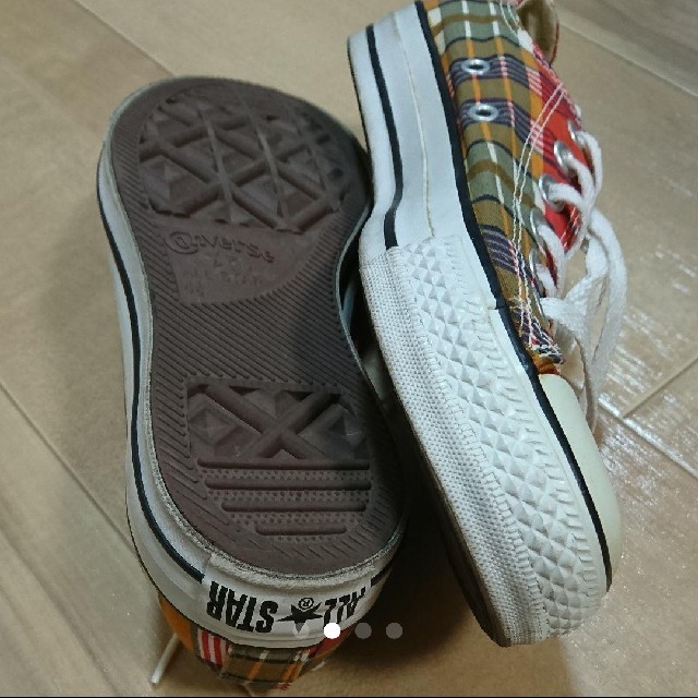 CONVERSE(コンバース)のコンバース スニーカー チェック 23.5㎝ 値下げ レディースの靴/シューズ(スニーカー)の商品写真