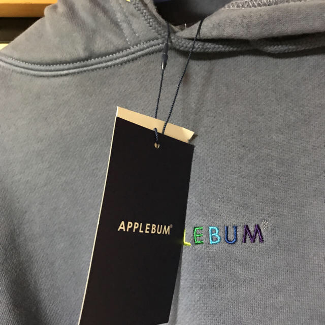 APPLEBUM(アップルバム)のRainbow Logo Pigment Sweat Parka メンズのトップス(パーカー)の商品写真