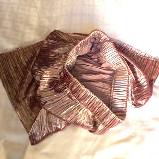 ジーユー(GU)のミディアム丈 ピンクゴールド ベロア プリーツスカート 新品(ひざ丈スカート)