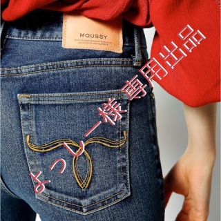 マウジー(moussy)の[美品] MOUSSY WF Rebirth embroidery SKINNY(デニム/ジーンズ)