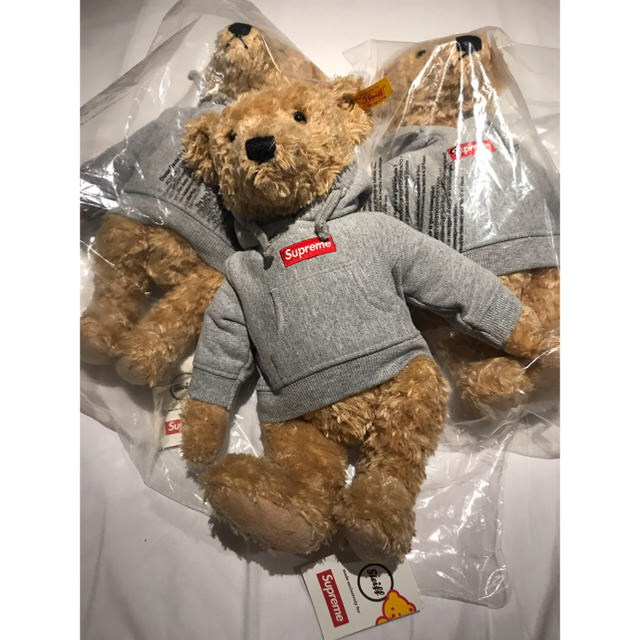 Supreme(シュプリーム)のSupreme Steiff Bear 熊 クマ ベア 人形 キッズ/ベビー/マタニティのおもちゃ(ぬいぐるみ/人形)の商品写真