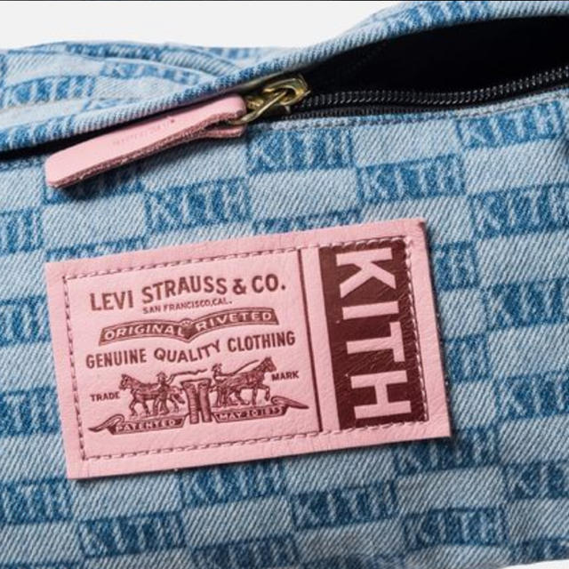 Levi's(リーバイス)のKith x Levi's Salt Crossbody Bag リーバイス メンズのバッグ(ボディーバッグ)の商品写真