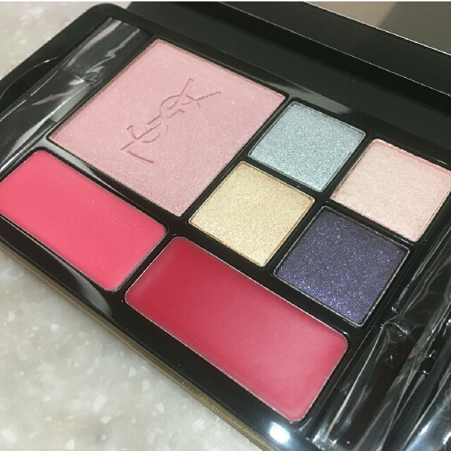 Yves Saint Laurent Beaute(イヴサンローランボーテ)のパレット ダズルライト コスメ/美容のキット/セット(コフレ/メイクアップセット)の商品写真