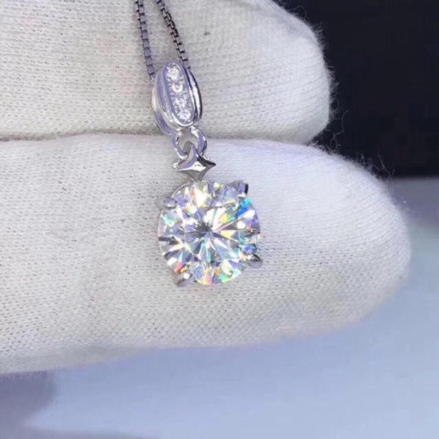 【2カラット】輝くモアサナイト ダイヤモンド ネックレスの通販 by Rui｜ラクマ