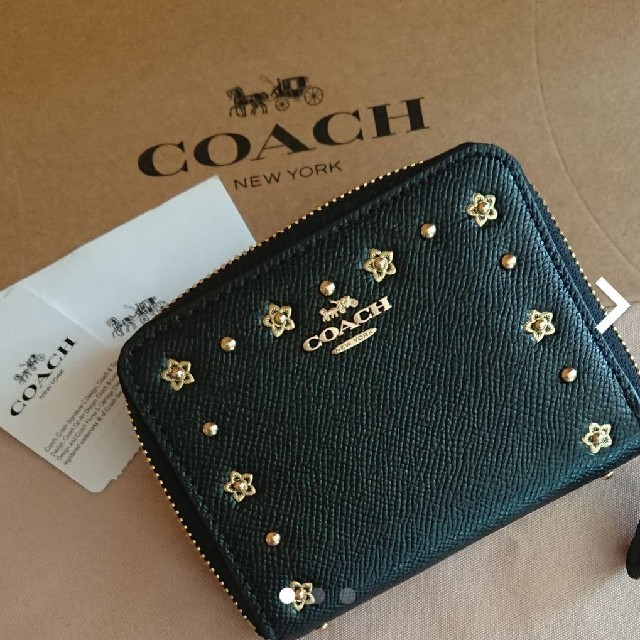 レディースCOACH  スタッズ二ッ折り財布