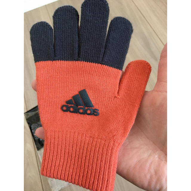 adidas(アディダス)の未使用☆ジュニア向けサイズ  手袋 キッズ/ベビー/マタニティのこども用ファッション小物(手袋)の商品写真