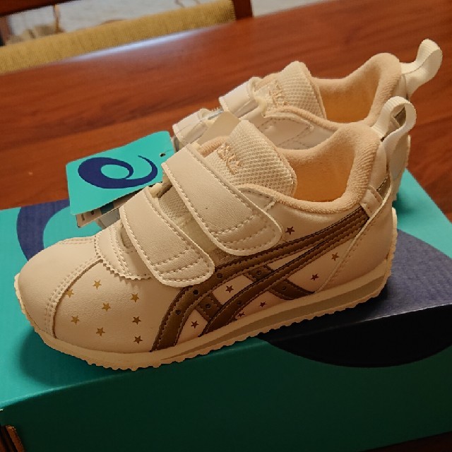 asics(アシックス)のアシックス コルセア 16.5㎝ キッズ/ベビー/マタニティのキッズ靴/シューズ(15cm~)(スニーカー)の商品写真