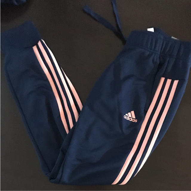 adidas(アディダス)のMサイズ adidas レディース ジャージ上下セット ネイビー×ピンク レディースのレディース その他(セット/コーデ)の商品写真