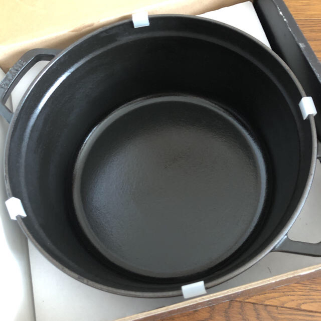 STAUB(ストウブ)のSTAUB鍋 インテリア/住まい/日用品のキッチン/食器(鍋/フライパン)の商品写真