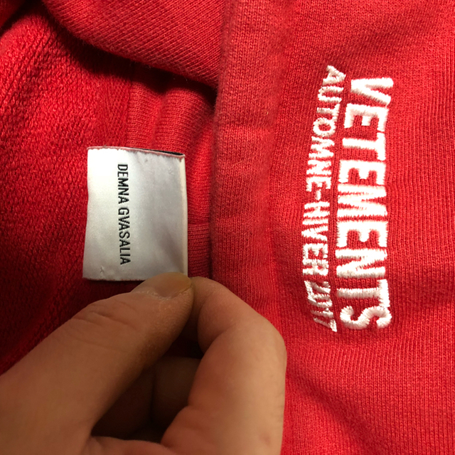 最終値下げ ヴェトモン vetements 赤メタルパーカー xs メンズのトップス(パーカー)の商品写真