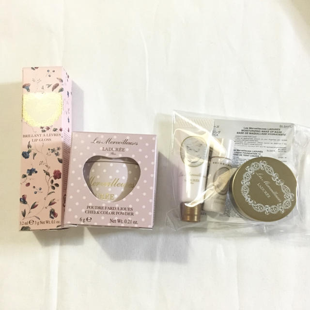 Les Merveilleuses LADUREE(レメルヴェイユーズラデュレ)のラデュレ 福袋 ポーチなし コスメ/美容のキット/セット(コフレ/メイクアップセット)の商品写真