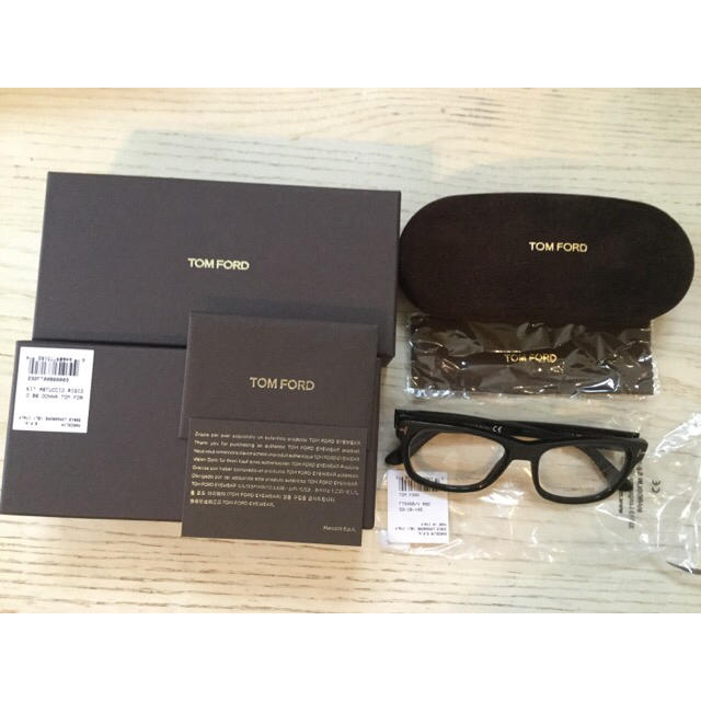 TOM FORD(トムフォード)の新品 キムタク着 トムフォード  5468 002マットブラック 53 メンズのファッション小物(サングラス/メガネ)の商品写真