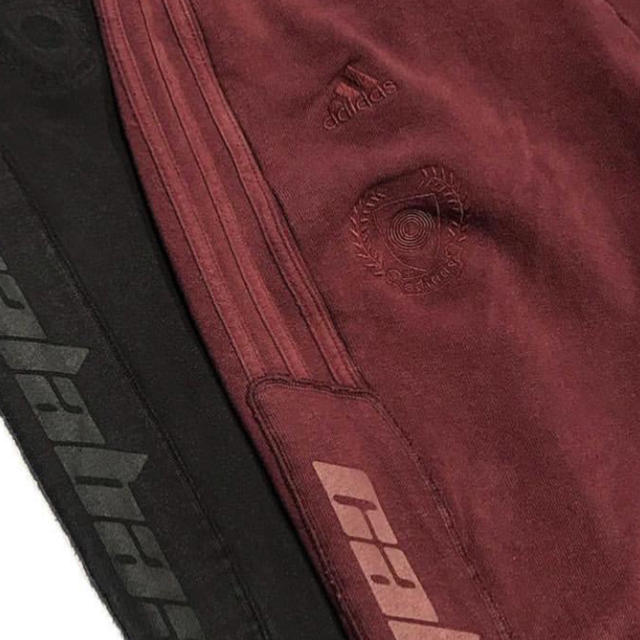 adidas(アディダス)のYEEZY Calabasasマルーン スウェットパンツ メンズのパンツ(ワークパンツ/カーゴパンツ)の商品写真