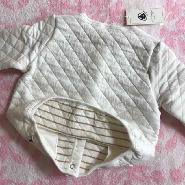 PETIT BATEAU(プチバトー)の【ちく様専用】新品 プチバトー♡ チュビックキルティングカーディガン 5ans キッズ/ベビー/マタニティのキッズ服女の子用(90cm~)(カーディガン)の商品写真