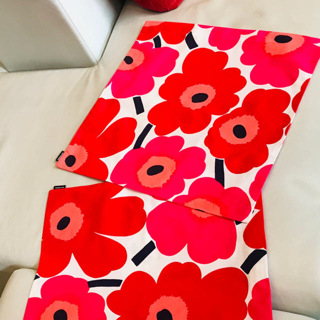 marimekko(マリメッコ)の🌼2枚セットの価格です🌼 マリメッコ ウニッコクッションカバー インテリア/住まい/日用品のインテリア/住まい/日用品 その他(その他)の商品写真