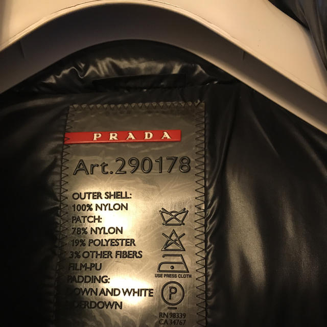 PRADA(プラダ)のはる様専用プラダ ダウンジャケット 黒色 レディースのジャケット/アウター(ダウンジャケット)の商品写真