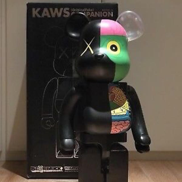 MEDICOM TOY(メディコムトイ)の美品 BE@RBRICK ベアブリック KAWS 人体模型 ブラック 1000% エンタメ/ホビーのフィギュア(その他)の商品写真