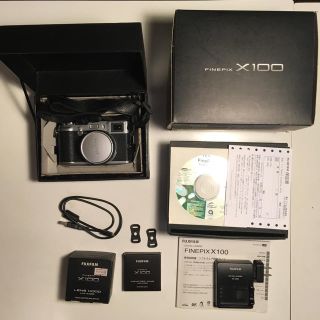 フジフイルム(富士フイルム)のfujifilm x100 付属品多数 富士フイルム(コンパクトデジタルカメラ)