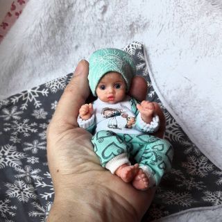 瞳パッチリの美少女なフルシリコンベビー リボーンドールの通販 by ...