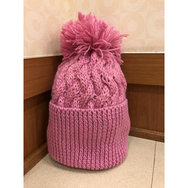 再々値下げ 新品未使用 ボンボン付き ニットキャップ ピンク系 レディースの帽子(ニット帽/ビーニー)の商品写真