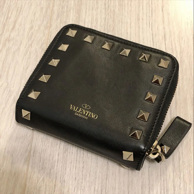 限定値下げ 美品 VALENTINO バレンティノ ロックスタッズウォレットレディース