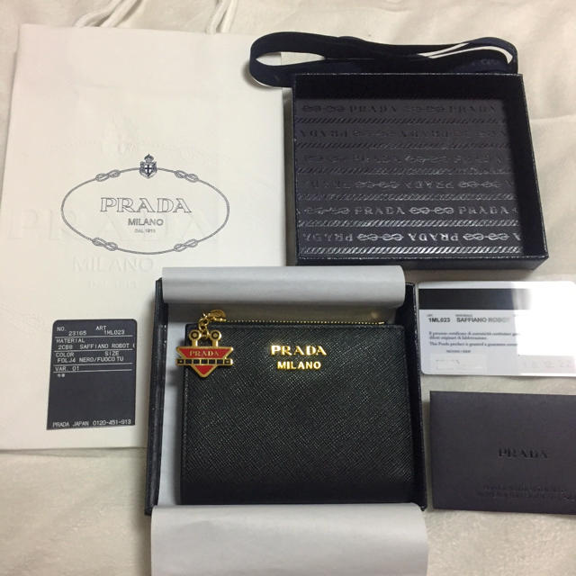 PRADA(プラダ)のsapyon様専用 22%OFF♩プラダ サフィアーノ  ロボットチャーム  レディースのファッション小物(財布)の商品写真