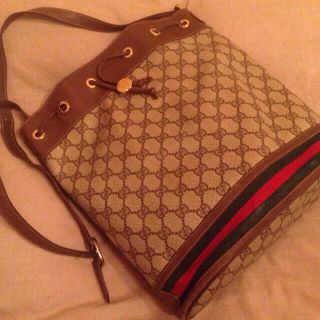 グッチ(Gucci)のGUCCI ドローストリングバッグ(ショルダーバッグ)