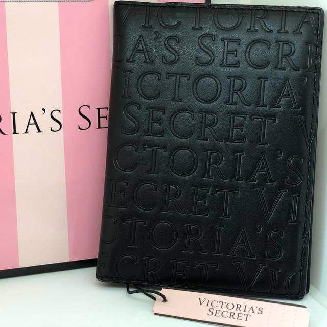 Victoria's Secret(ヴィクトリアズシークレット)のヴィクトリアシークレット パスポートケース 新品未使用 レディースのファッション小物(パスケース/IDカードホルダー)の商品写真