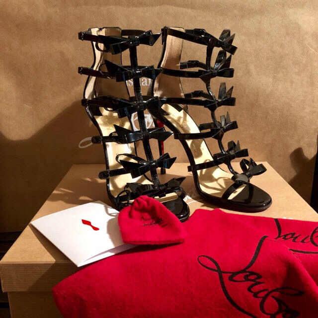 Christian Louboutin(クリスチャンルブタン)のハナ様専用：クリスチャン ルブタン リボン パンプス 38 美品 レディースの靴/シューズ(ハイヒール/パンプス)の商品写真