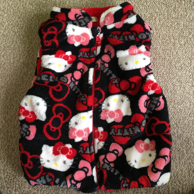 ハローキティ(ハローキティ)のキティベスト キッズ/ベビー/マタニティのキッズ服女の子用(90cm~)(ジャケット/上着)の商品写真