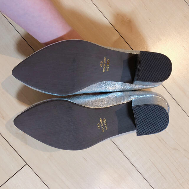 menue シルバー パンプス 24.5cm 新品 レディースの靴/シューズ(ハイヒール/パンプス)の商品写真