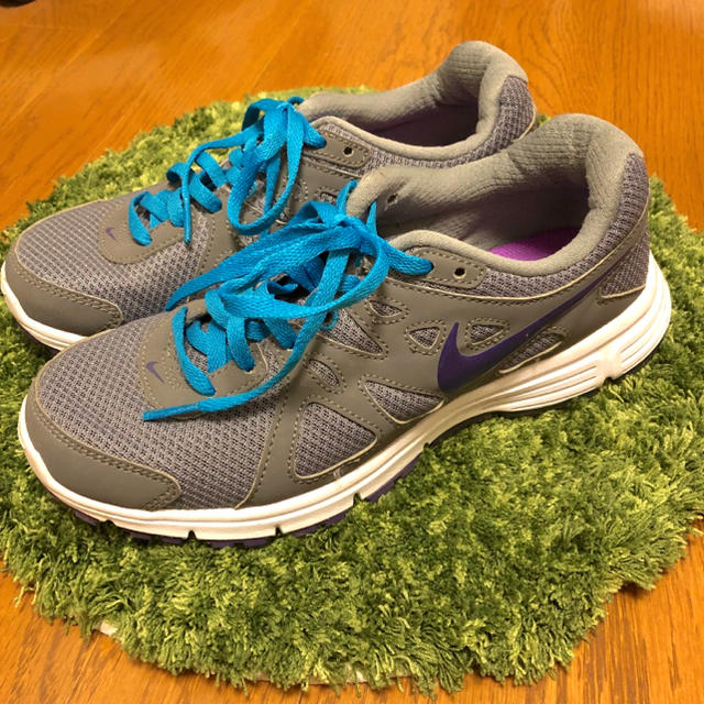 NIKE(ナイキ)のNIKE スニーカー ランニングシューズ グレー パープル ブルー レディースの靴/シューズ(スニーカー)の商品写真