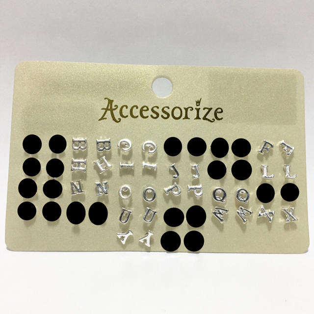 Accessorize(アクセサライズ)の【新品・未使用】イニシャルシルバーピアス/Accessorize レディースのアクセサリー(ピアス)の商品写真