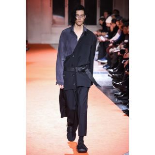 ヨウジヤマモト(Yohji Yamamoto)のヨウジヤマモト 18aw 袖抜きドレス(チェスターコート)